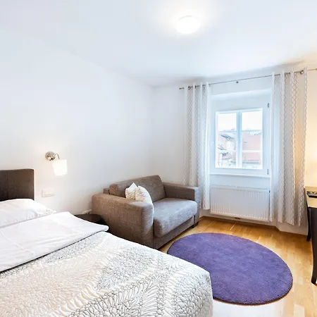 Kollmann And 招待所 3*